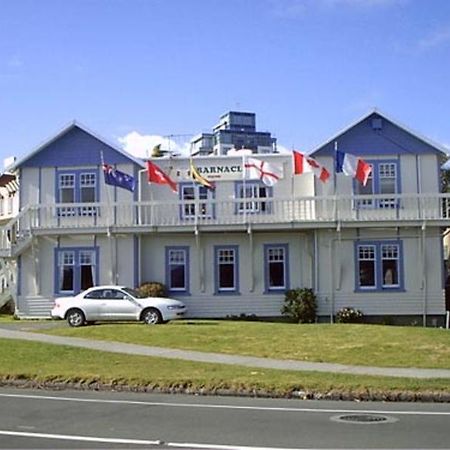 Barnacles Seaside Inn Paraparaumu Exterior photo